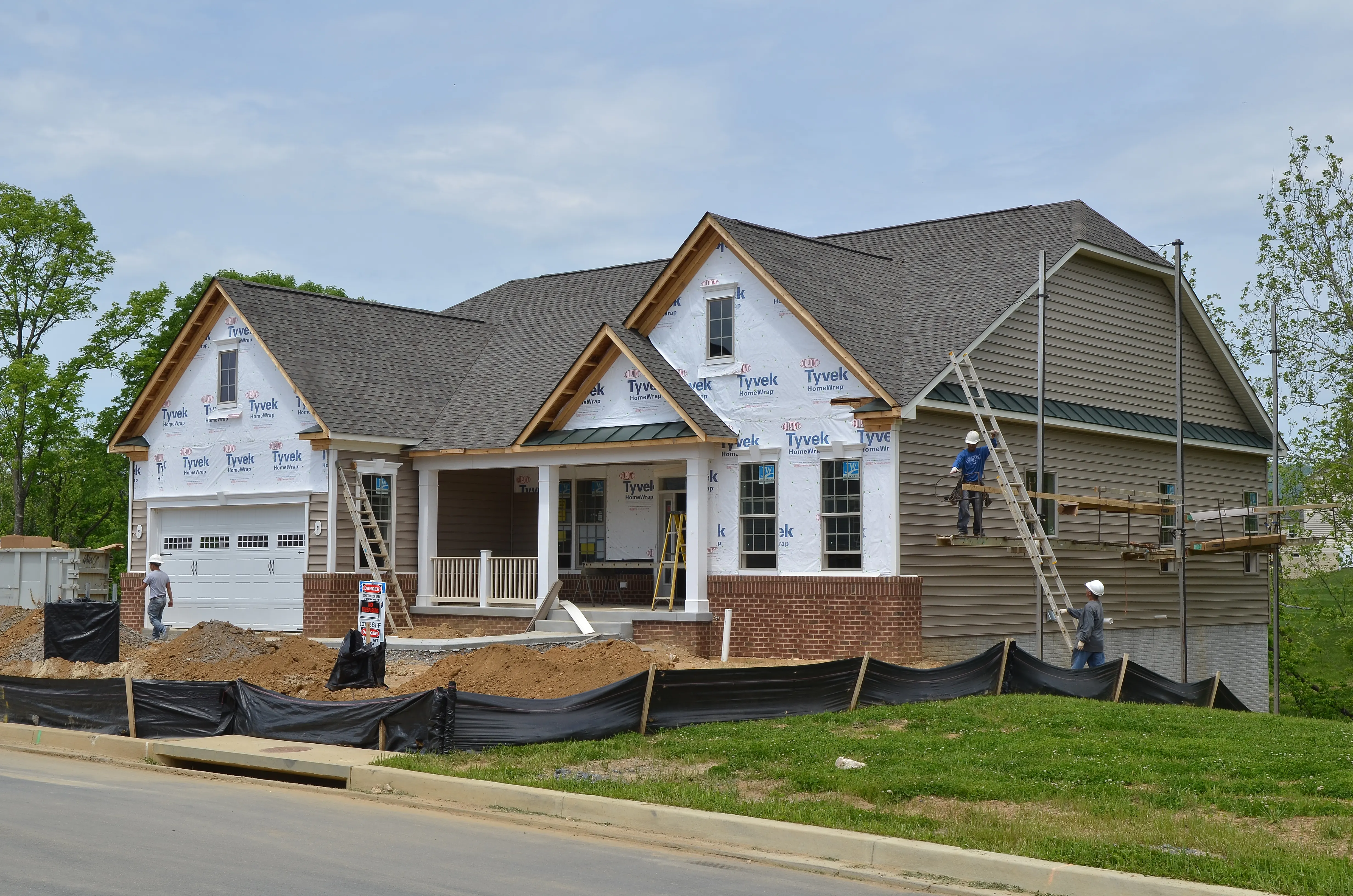 What Is Hardie Board? 7 A home being constructed with fiber cement